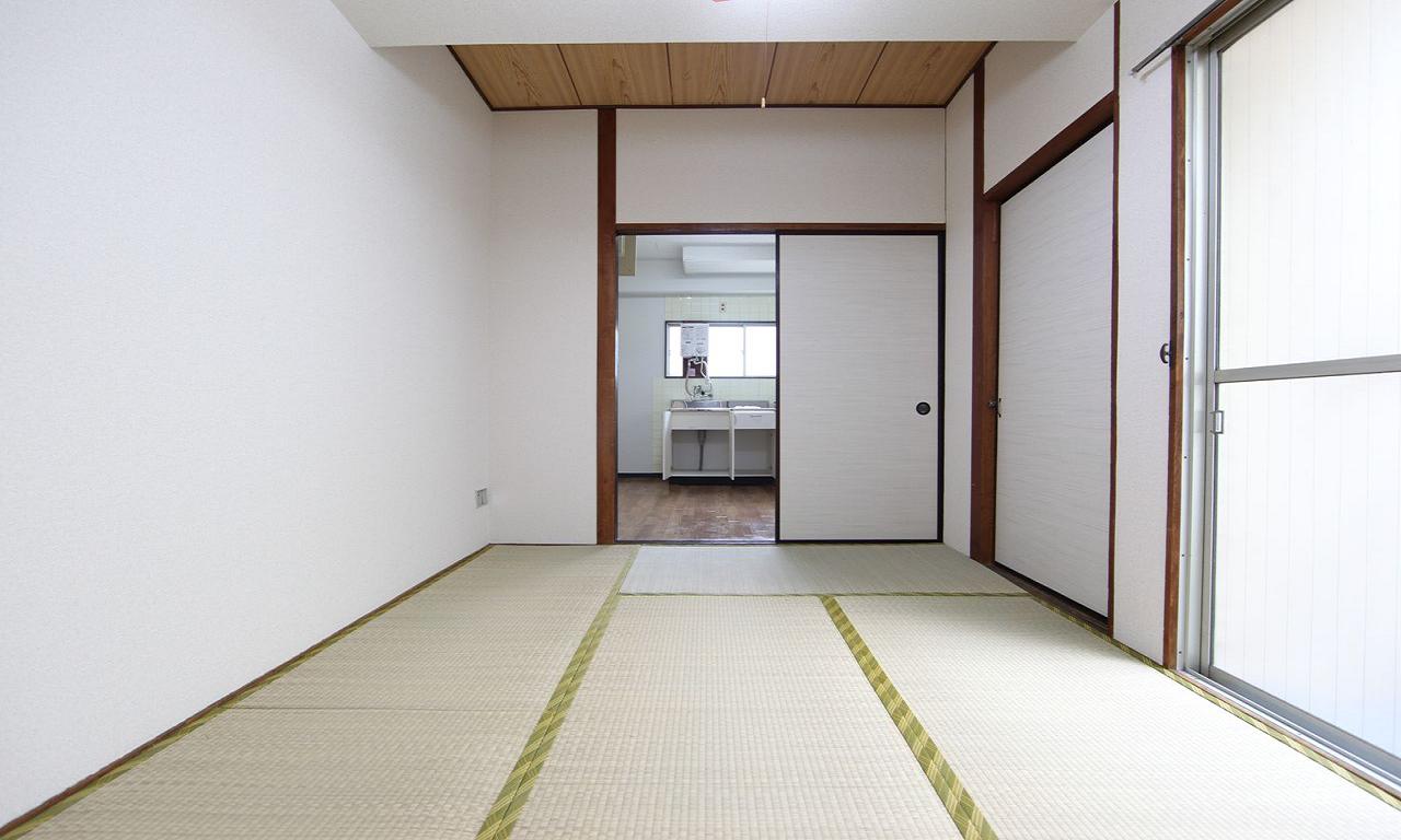 Other. Japanese-style room 6 quires You can furniture consumer electronics available