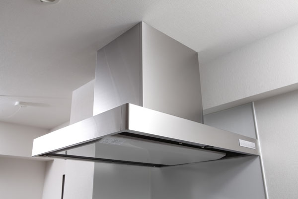 Kitchen.  [Stainless steel range hood] Of course, the strength of the suction force to quickly ventilation and smell at the time of cooking, Care of oil stains in the enamel rectification Backed is easy (same specifications)