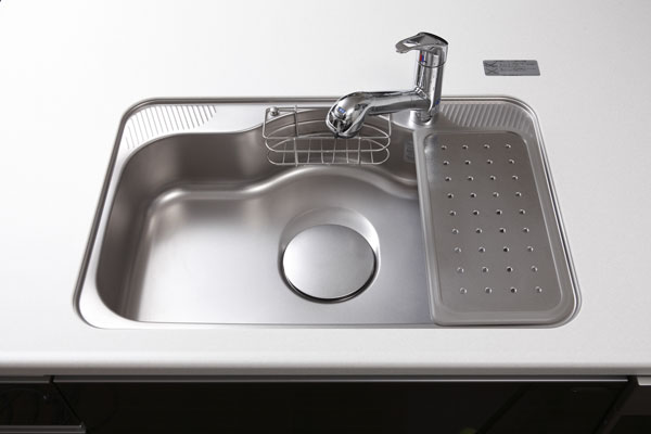 Kitchen.  [Quiet wide sink] Adopt a quiet sink was installed damping material to reduce the I sound to sink back water. Big thing is also possible to wash, such as wok in a wide size (same specifications)