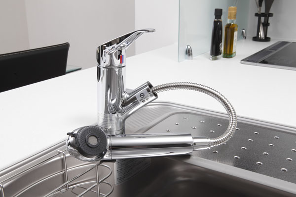 Kitchen.  [Faucet integrated water purifier] The telescoping of a shower head that can wash up to every corner of the sink, Water purifier has been built-in (same specifications)