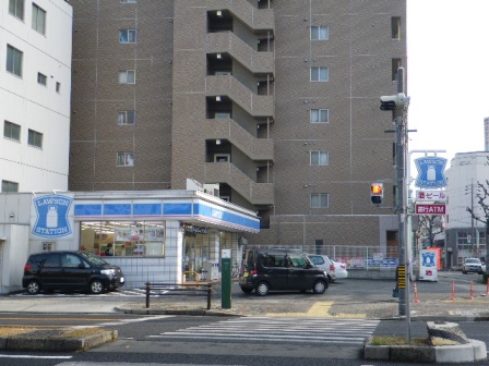 Convenience store. 77m to Naka-ku, under Maezu store Lawson (convenience store)