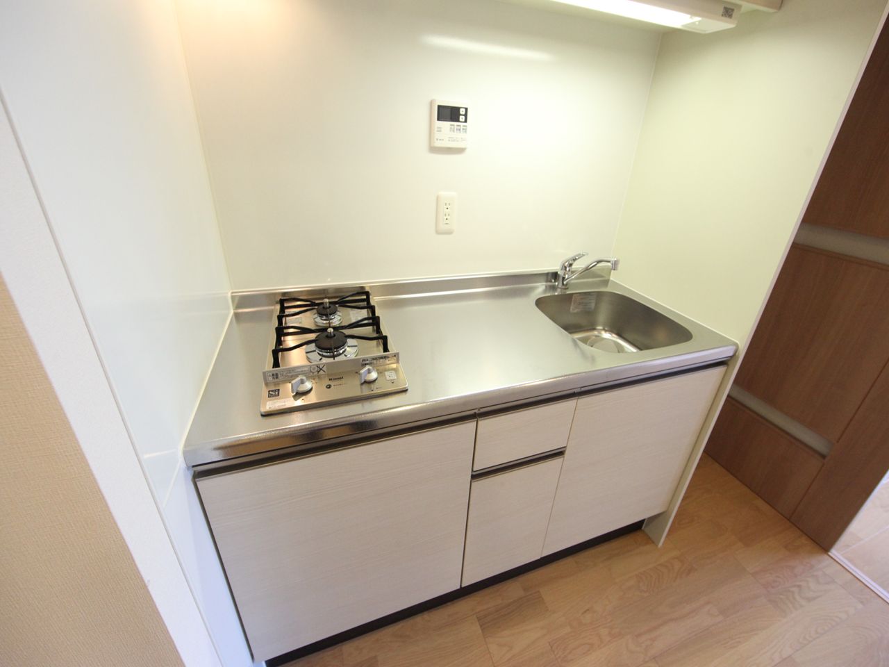 Kitchen. System kitchen (gas 2 burners) Refrigerator ・ Range, etc. You can offer