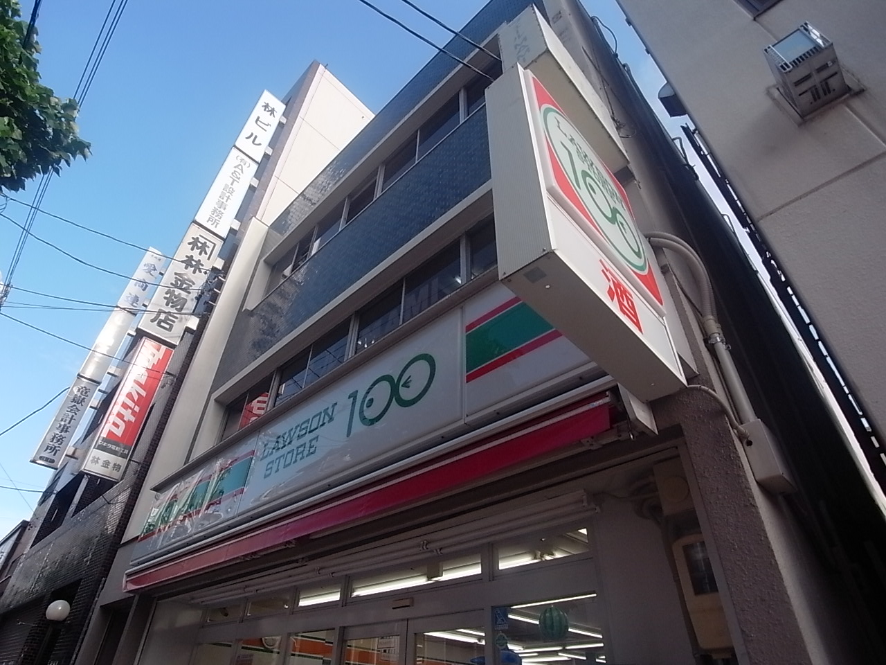 Convenience store. STORE100 Jinshan store up (convenience store) 129m