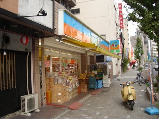 Convenience store. 100 to shop (convenience store) 40m