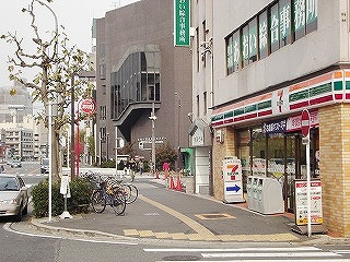 Convenience store. 681m to Seven-Eleven (convenience store)