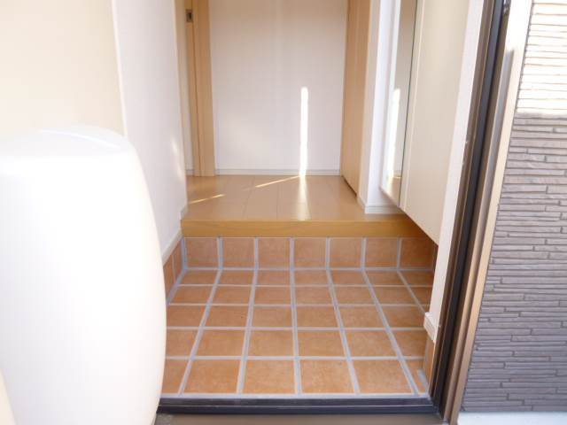 Entrance. Spacious entrance ☆ (Photo image)