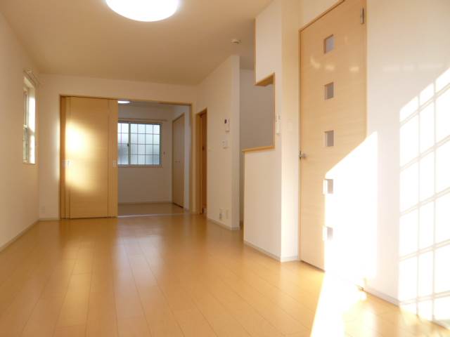 Living and room. Spacious LDK ☆ (Photo image)