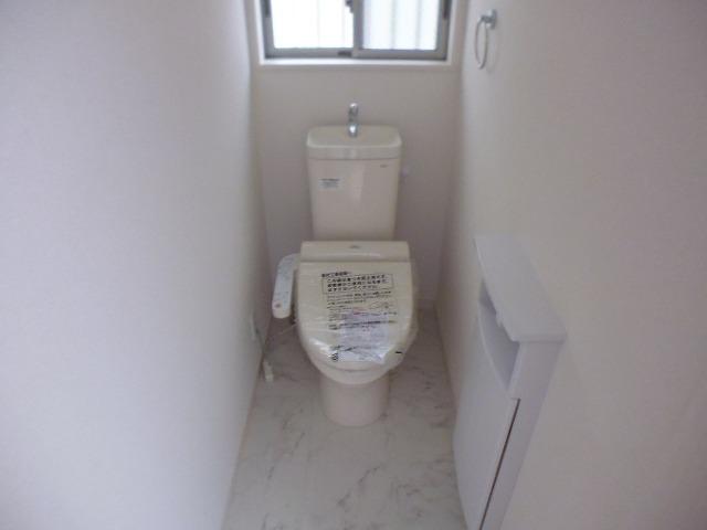 Toilet. 1 Building 2013.11.18 shooting
