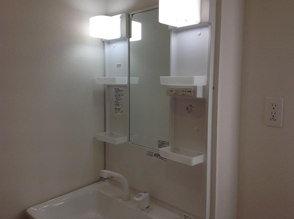 Wash basin, toilet. Indoor (11 May 2013) Shooting