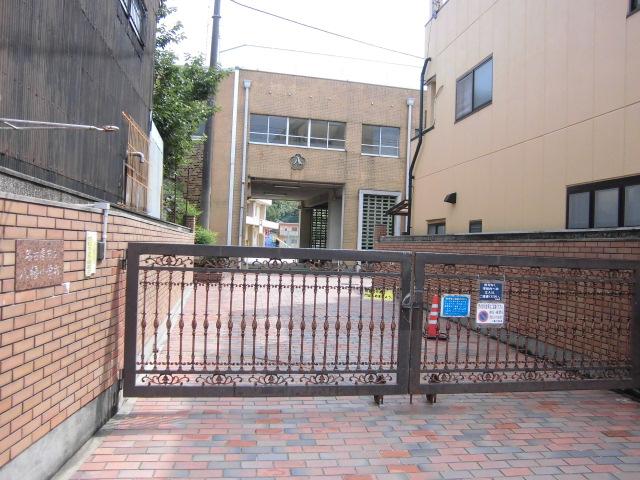 Primary school. 880m to Nagoya Municipal Yahata Elementary School