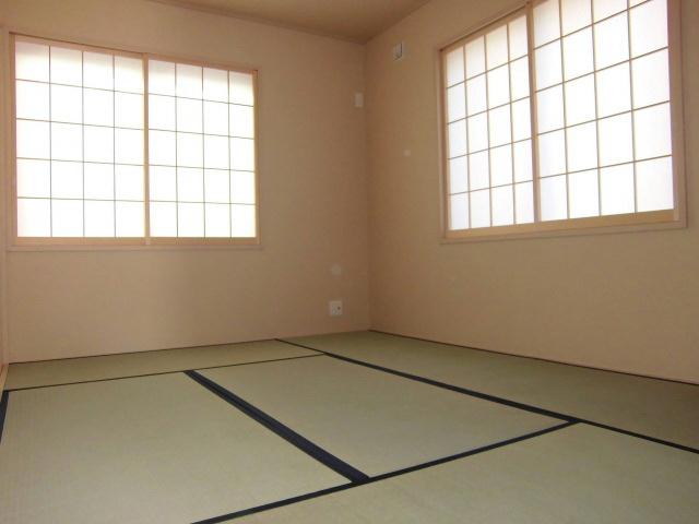 Non-living room. Japanese-style space is also enhanced