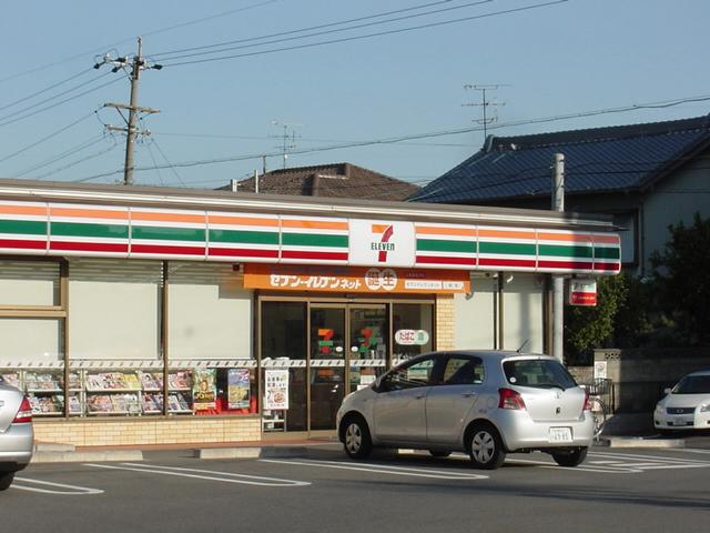 Convenience store. 745m to Seven-Eleven Nagoya bee-cho shop