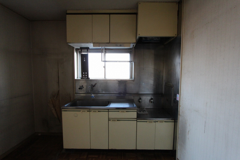 Kitchen.  ※ When shooting renovated before