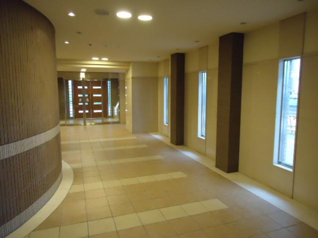 Entrance. Common areas