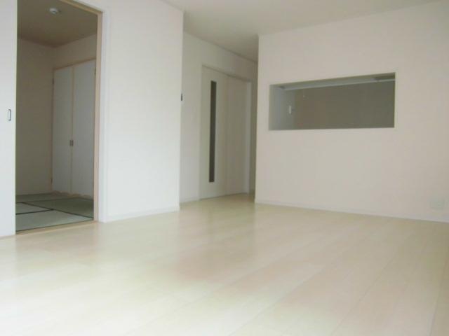 Living. Is a Japanese-style room and Tsuzukiai ◎