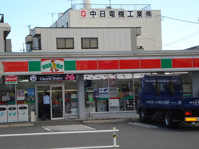 Convenience store. (Convenience store) to 760m