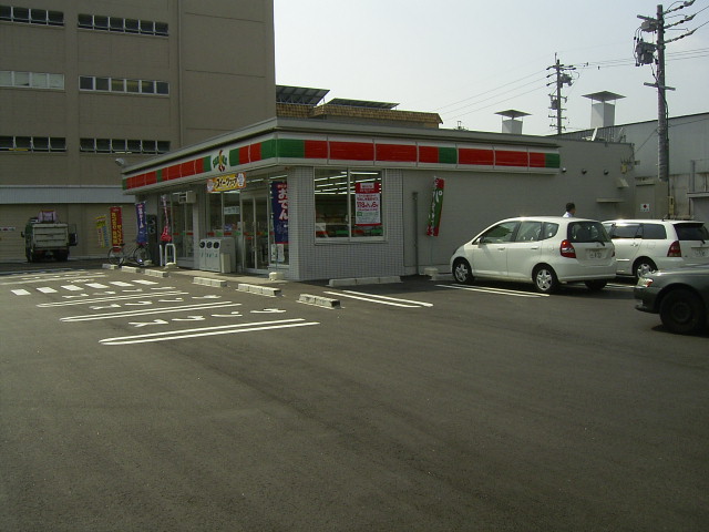 Convenience store. Thanks Yoshimi Nakagawa Honcho store up (convenience store) 506m