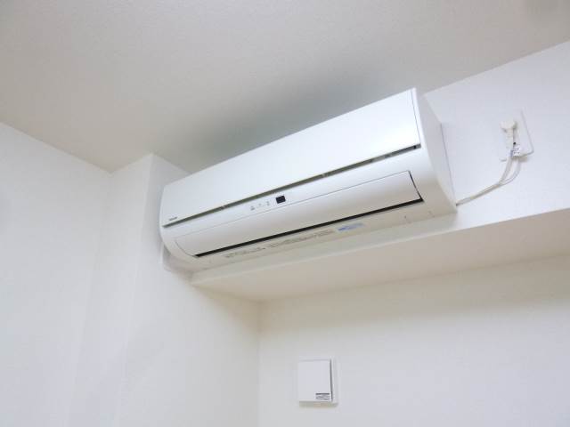 Other Equipment. Air conditioning (The photograph is an image)