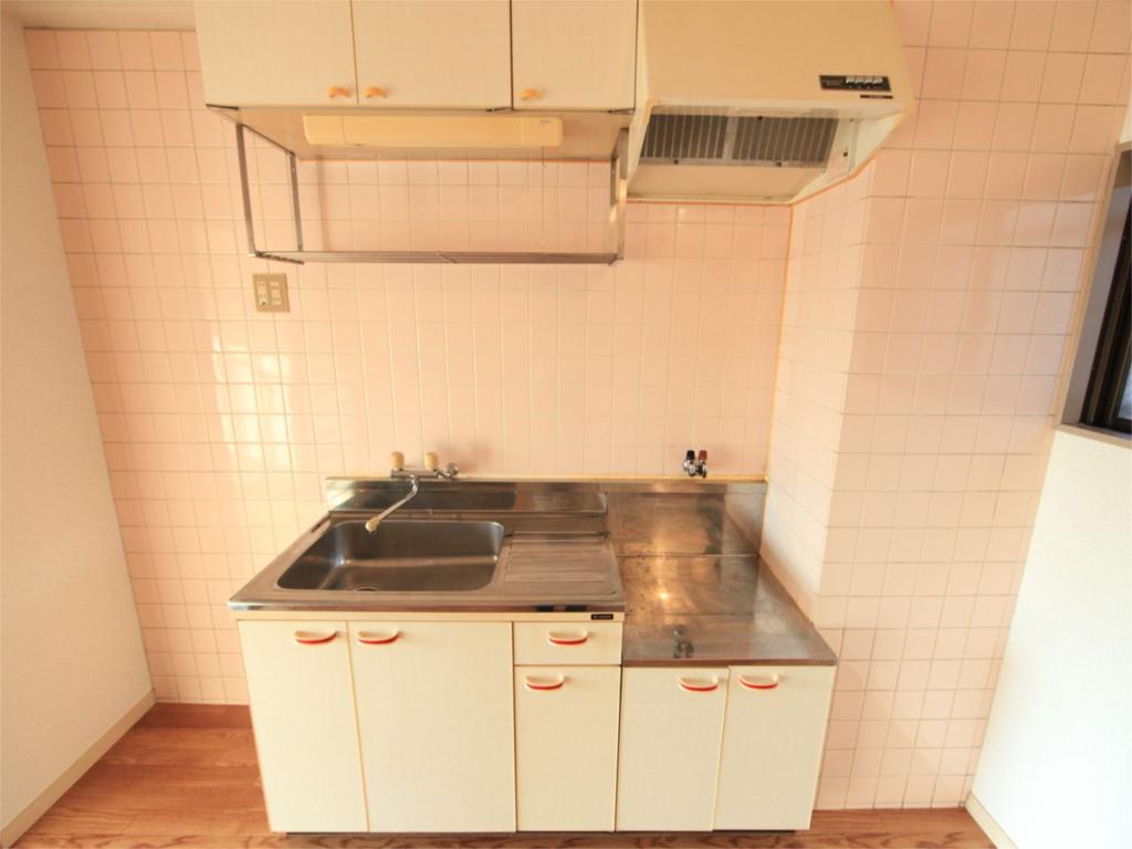 Kitchen. Kitchen (gas two-burner stove installation Allowed)