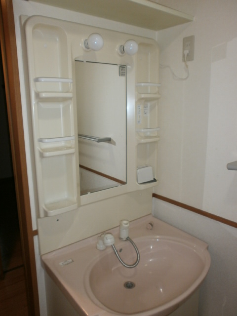Washroom.  ☆ Wash basin with shampoo dresser ☆
