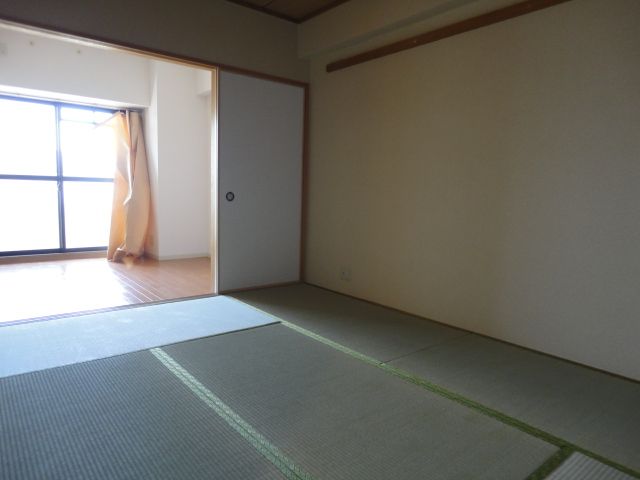 Other room space. Japanese-style room 6 tatami