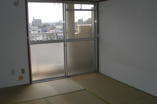 Living and room. It will be relaxing Japanese-style room