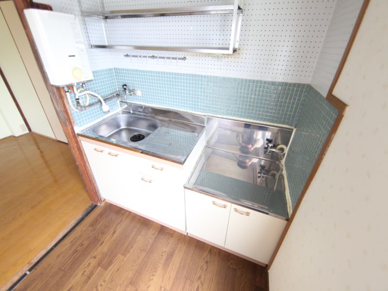 Kitchen. Kitchen (gas two-burner stove installation Allowed)