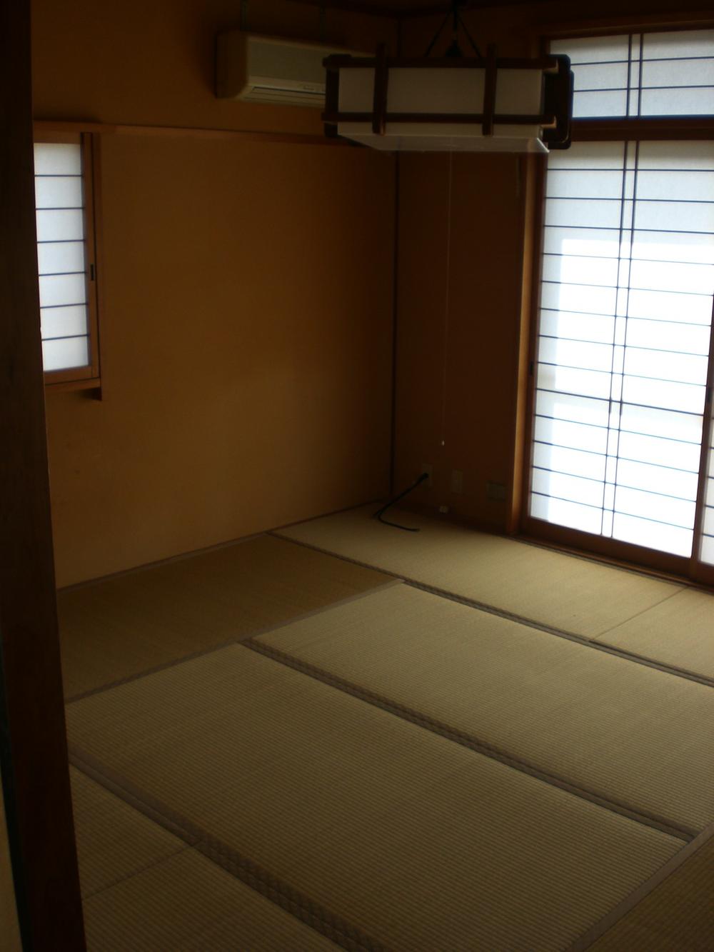 Non-living room. There are Japanese-style room