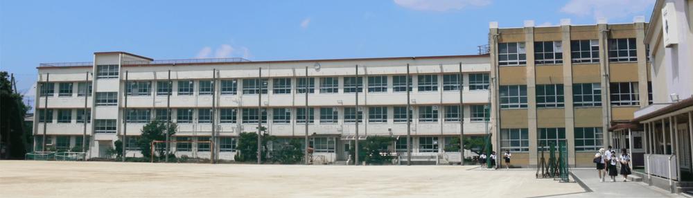 Junior high school. 1740m to Nagoya Municipal Showa Bridge Junior High School