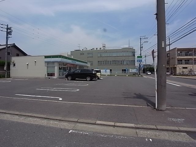 Convenience store. 280m to Family Mart (convenience store)