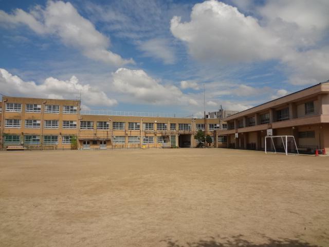 Primary school. 822m to Nagoya Municipal Yahata Elementary School