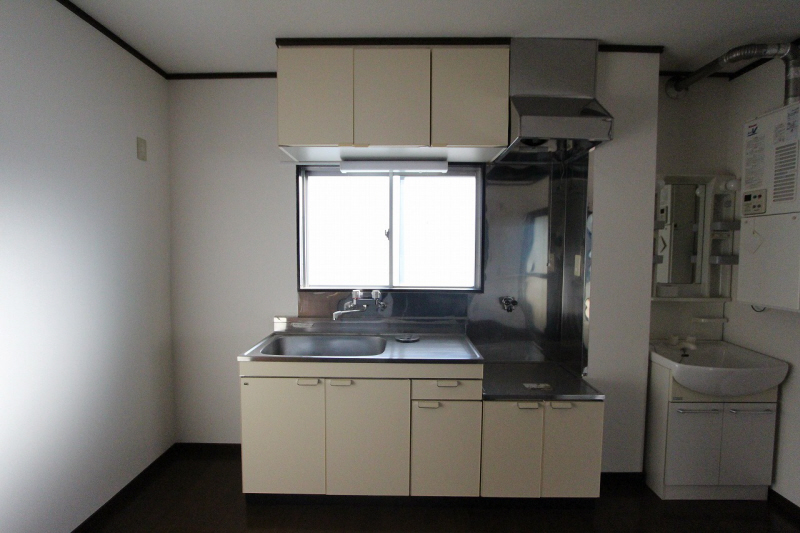 Kitchen. There is space to put a refrigerator on the left side of the gap