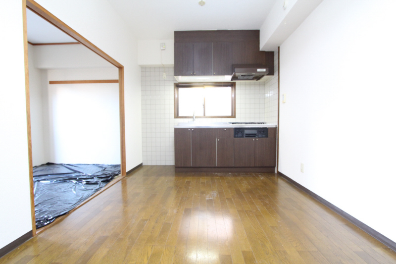 Living and room. LDK it is connected to the Japanese-style room