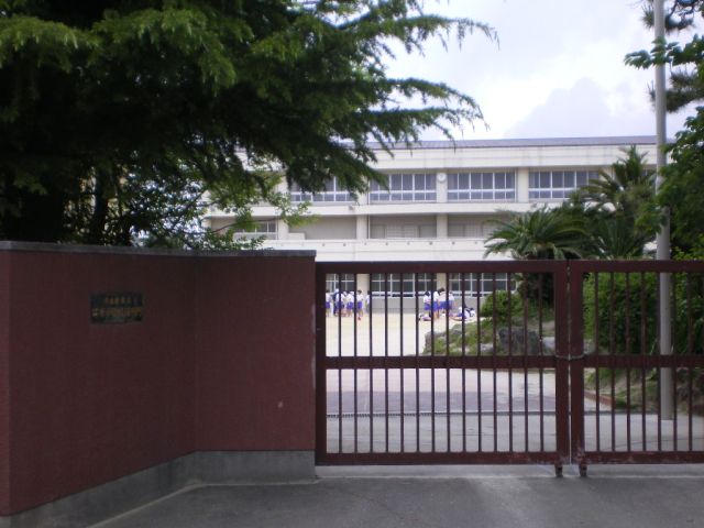 Primary school. 810m up to municipal Shinohara elementary school (elementary school)