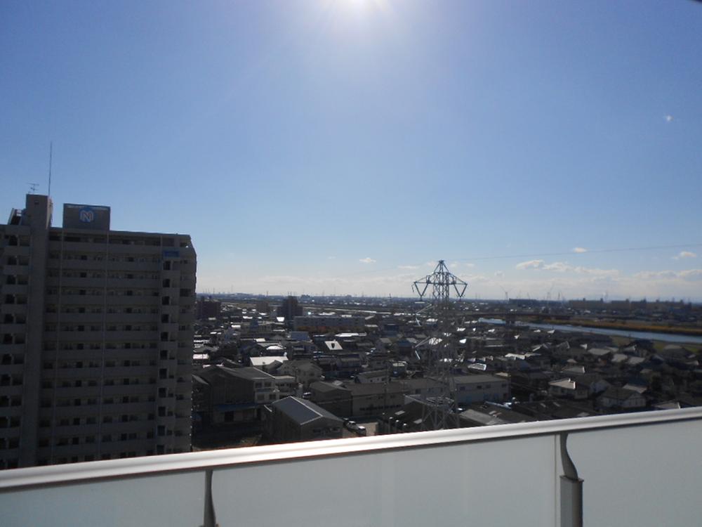 View photos from the dwelling unit. View from the site (November 2013) Shooting