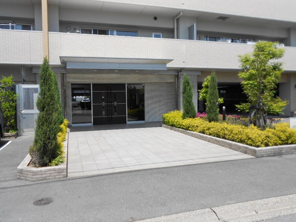 Entrance. Common areas