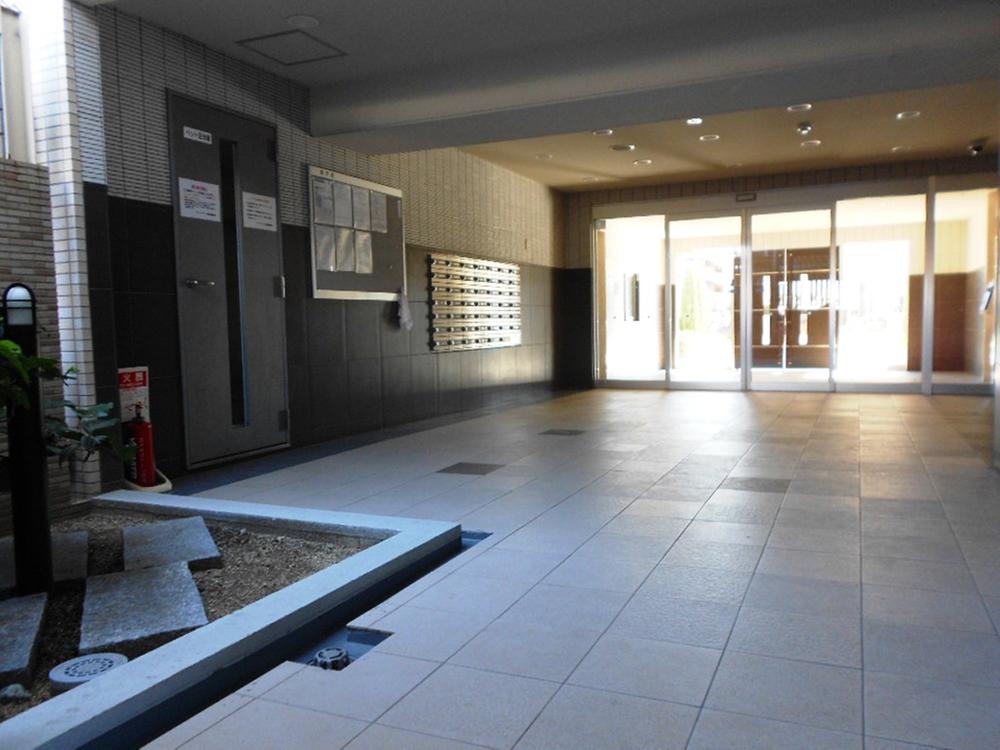 Entrance. Common areas