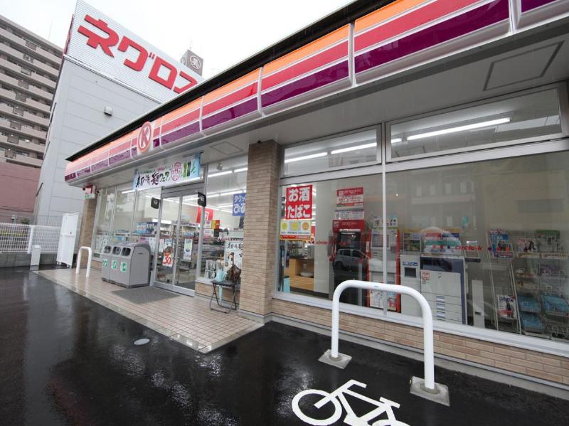 Convenience store. Circle K Matsubara Sanchome shop 129m up (convenience store)