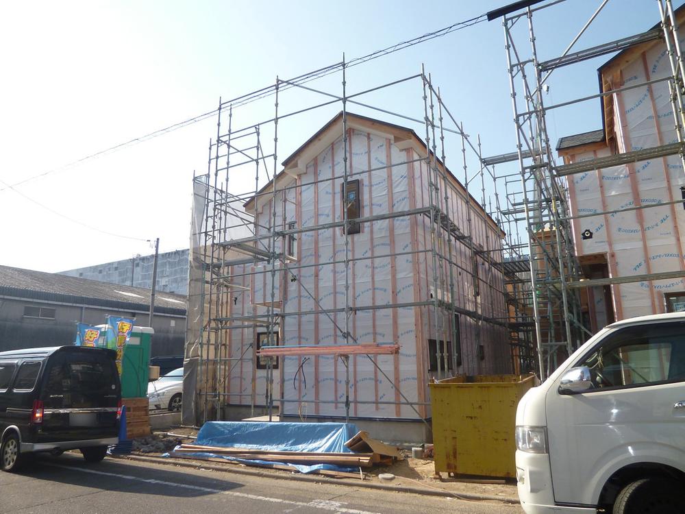 Local appearance photo. ● ○ ● ○ E Building Exterior ○ ● ○ ●    Model guidance is also available  Please feel free to contact us!