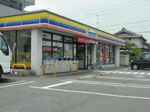 Other. 60m to convenience store (Other)