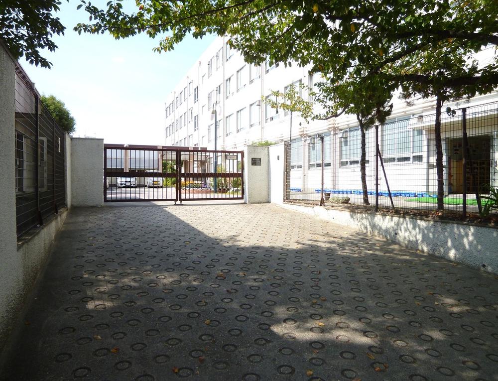 Primary school. Tamagawa until elementary school 788m