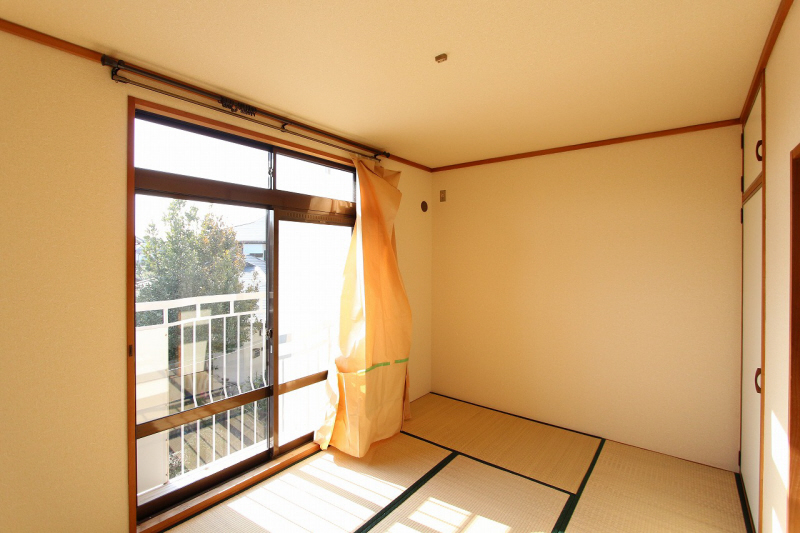 Living and room. 6 is a Pledge of Japanese-style room. 