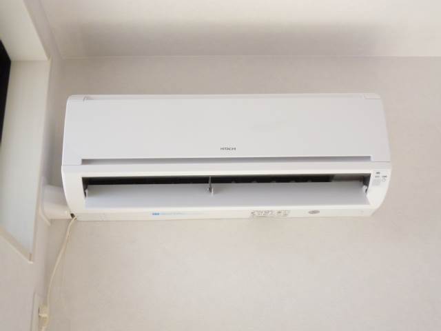 Other Equipment. Air conditioning (The photograph is an image)