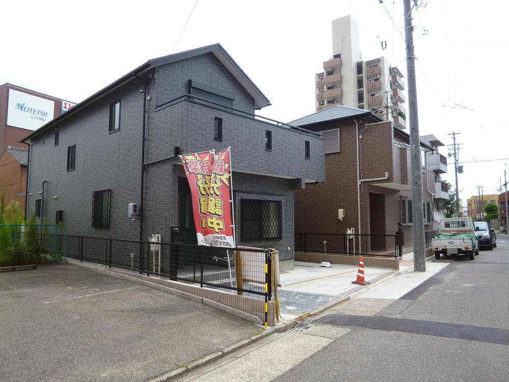 Local photos, including front road. A Building