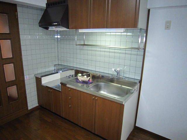 Kitchen. Two-burner gas stove can be installed kitchen