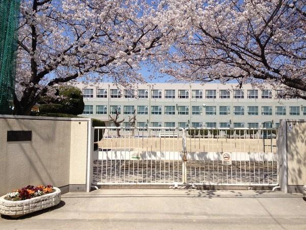 Primary school. 700m up to elementary school Nagoya Municipal Showa Bridge