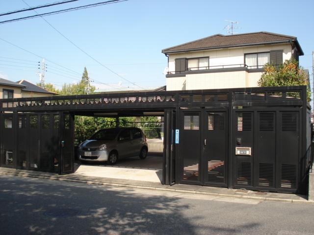 Local appearance photo. Facing the south road.