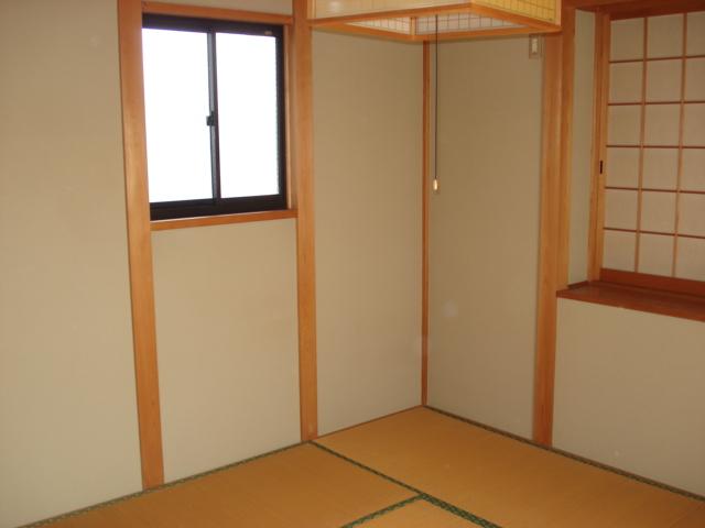 Non-living room. Japanese-style room facing on the second floor of the south.