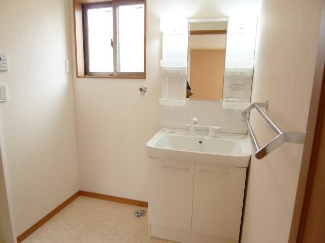 Washroom. Popular shampoo dresser ☆ (Photo image)