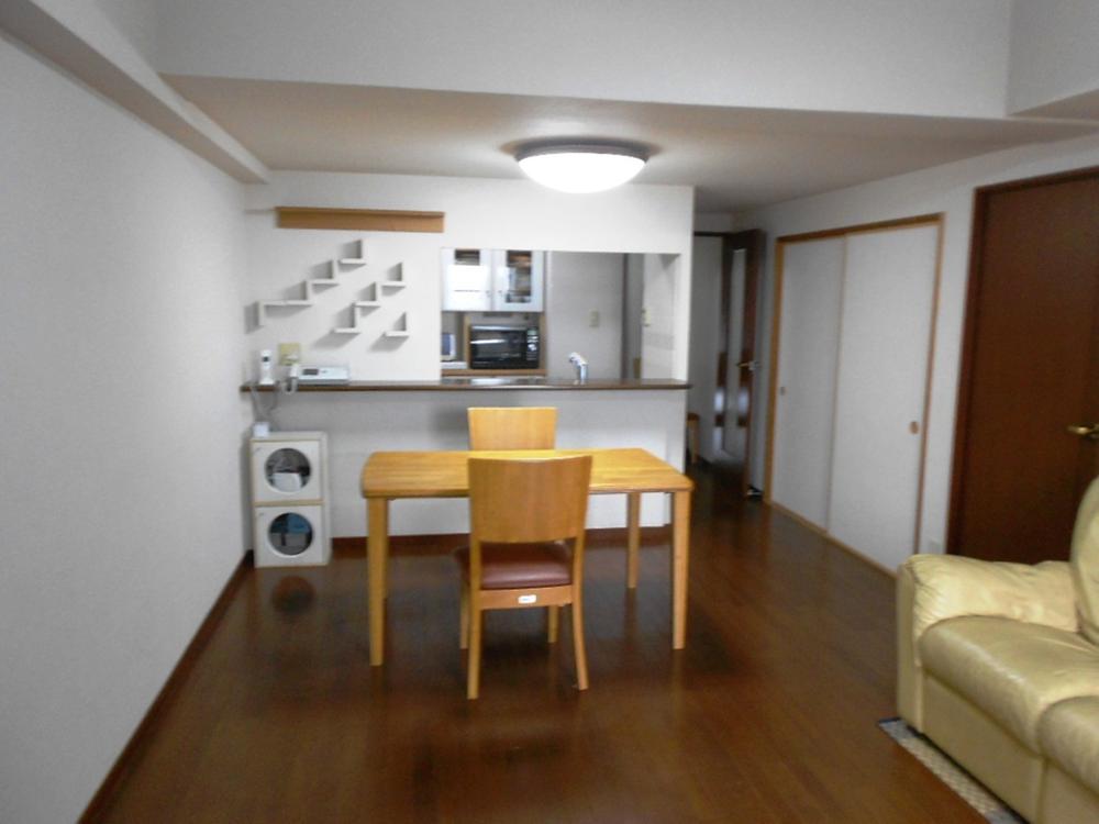 Living. Kitchen is a face-to-face kitchen bouncing of conversation. (October 2013) Shooting